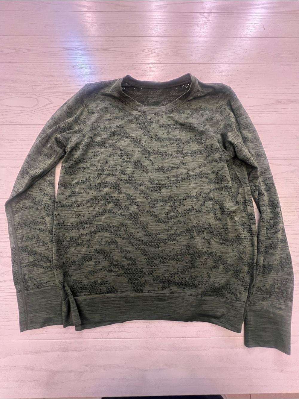 Lululemon Green Patterned Long Sleeve Mesh Style Shirt - Size 6